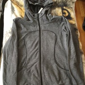 Lululemon grey sweat shirt.